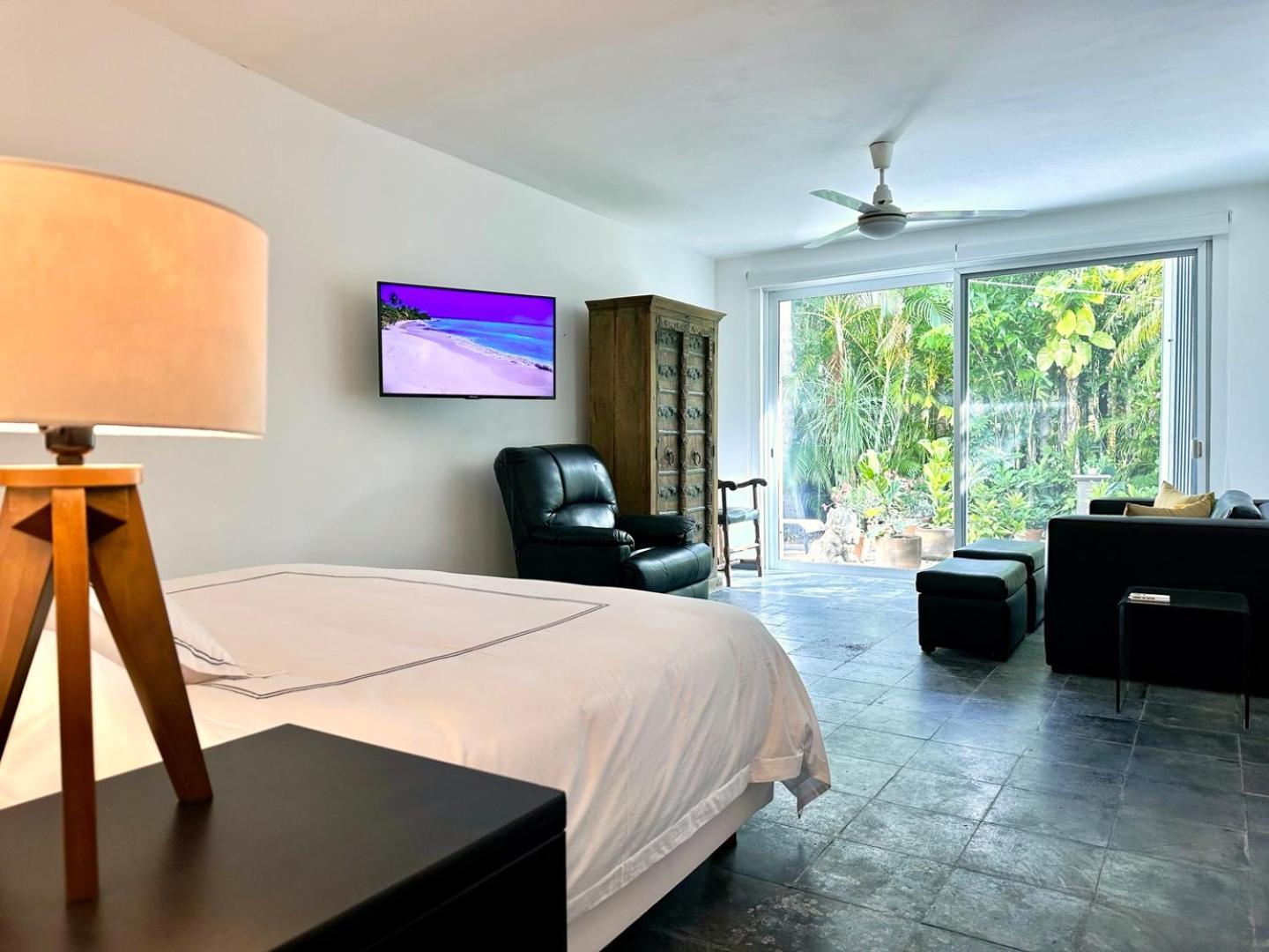 Holiday home 4br Paradise-private Pool W/ Gorgeous Lake Views! Cancun