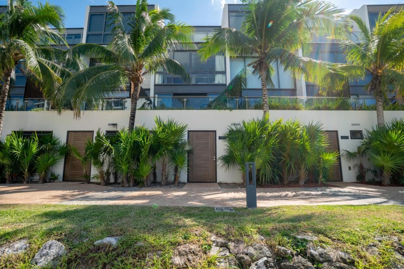Holiday home 3br Luxury Oceanfront W/ Pool, Gym & Views! Cancun