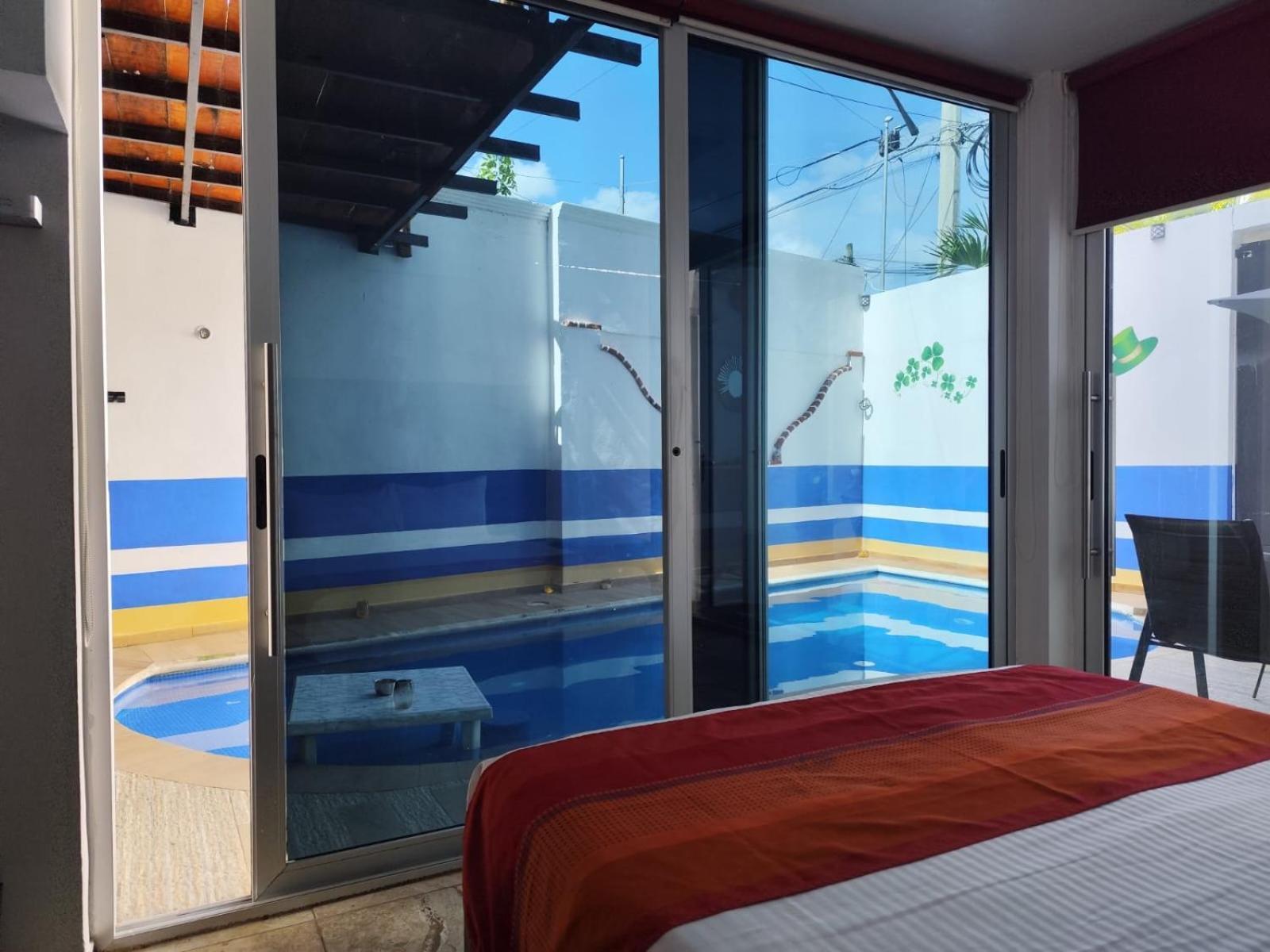 Boutique & Cancun