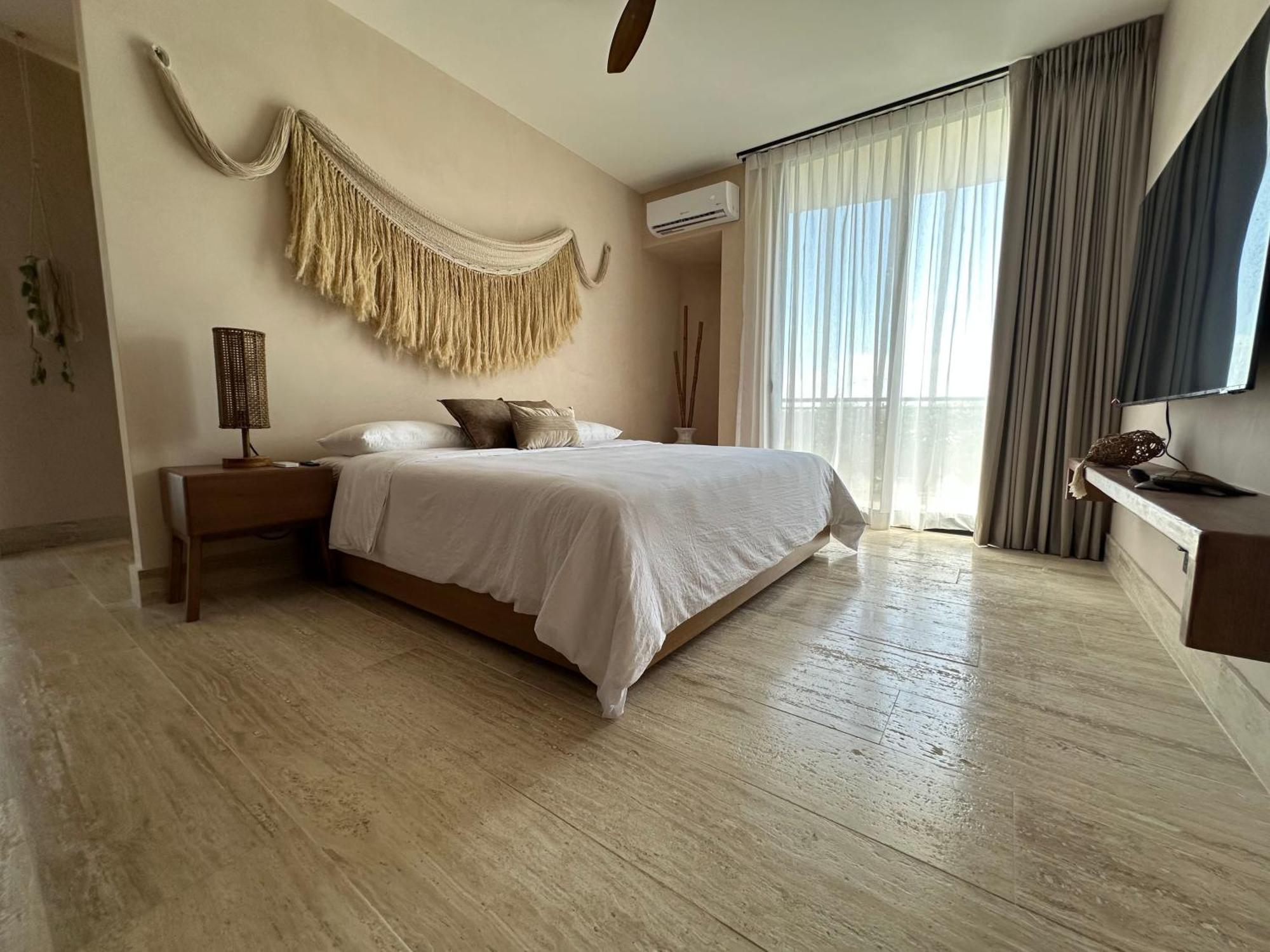 Living The Noom Apartment *
