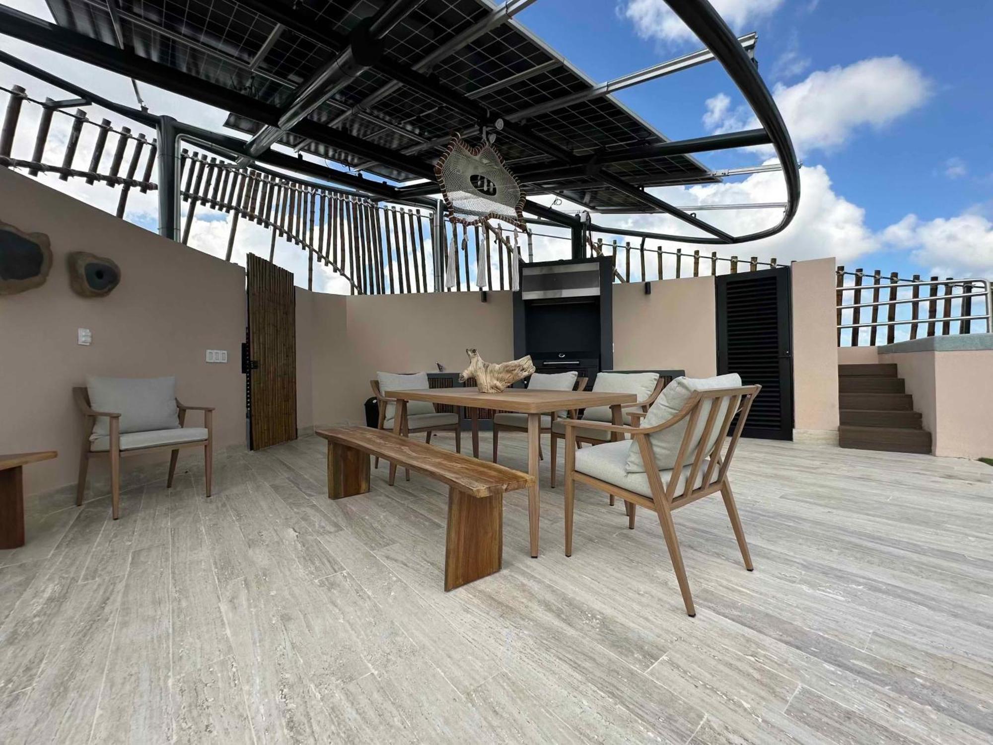 Living The Noom Apartment