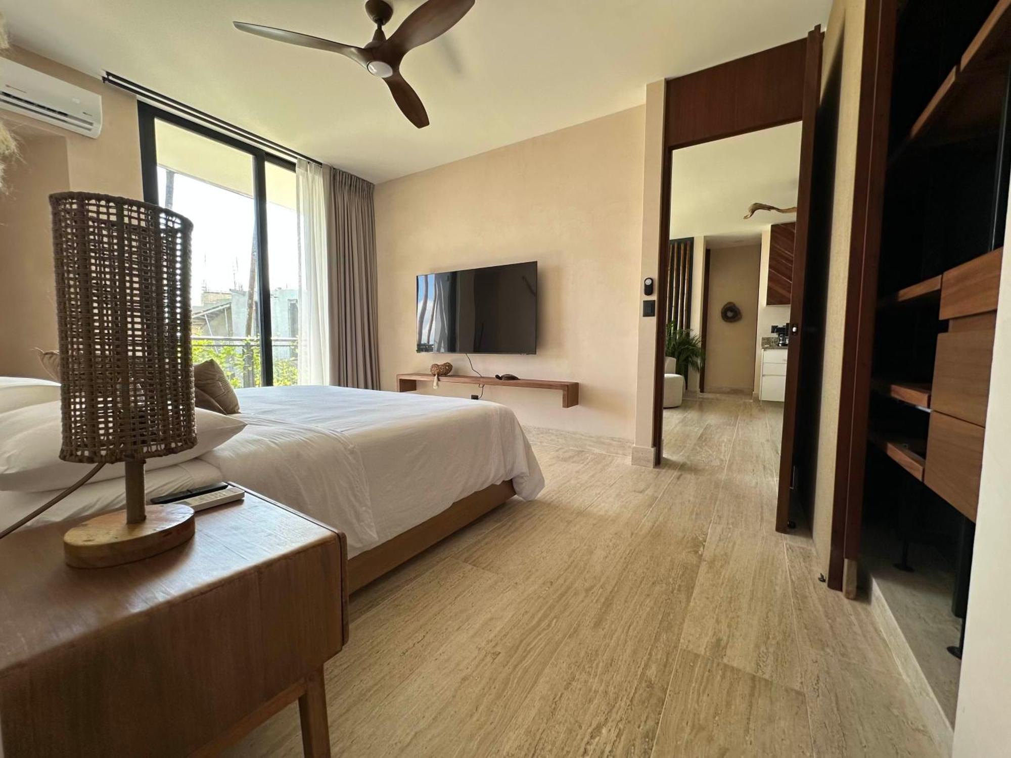 Living The Noom * Cancun