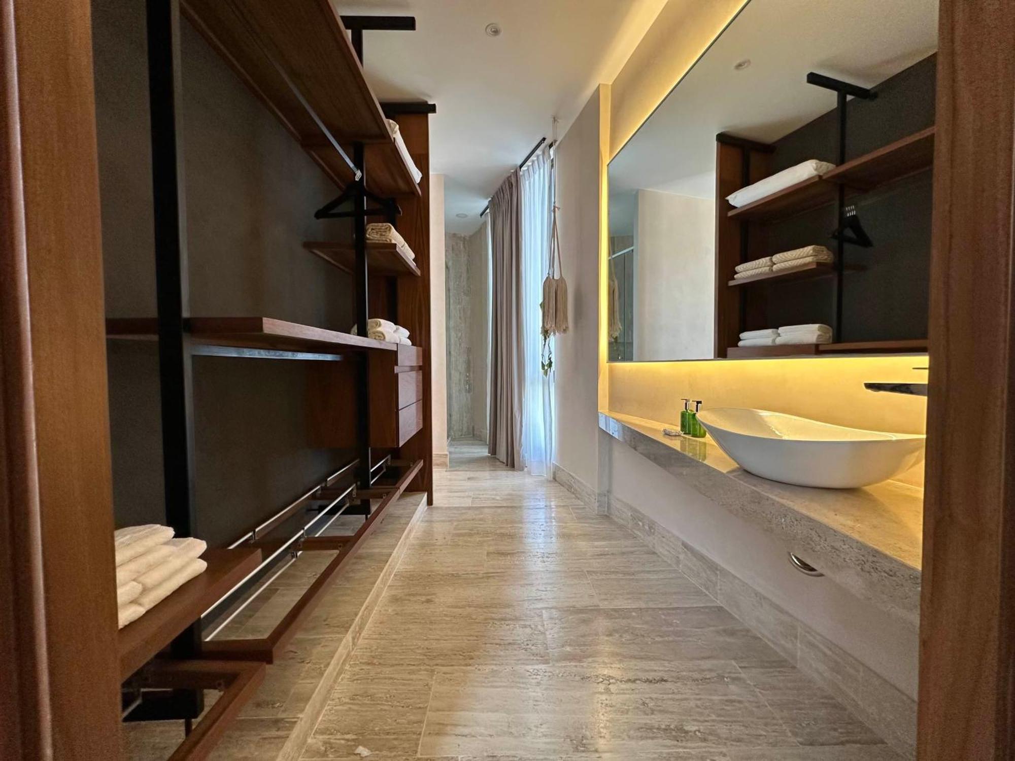 Living The Noom Apartment *