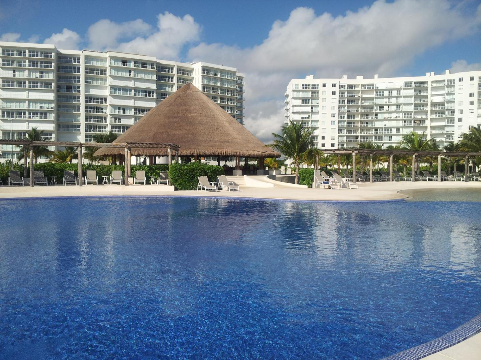 Luxury Ocean View & Front In The Location Of Apartment