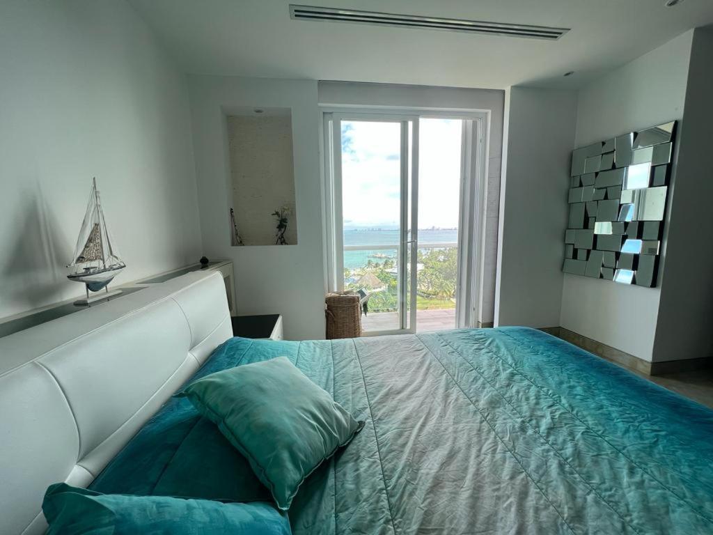 Apartment Luxury Ocean View & Front In The Location Of *