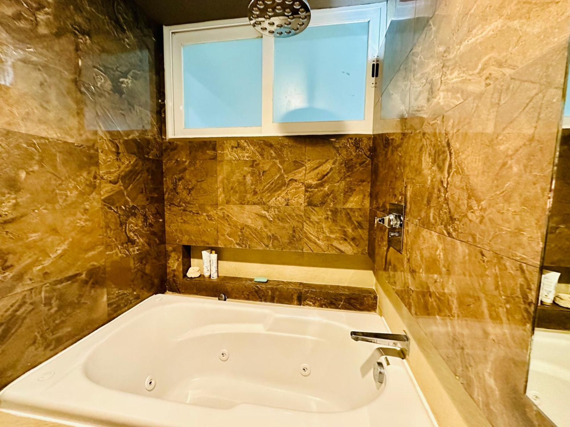 Luxury Ocean View & Front In The Location Of Apartment *