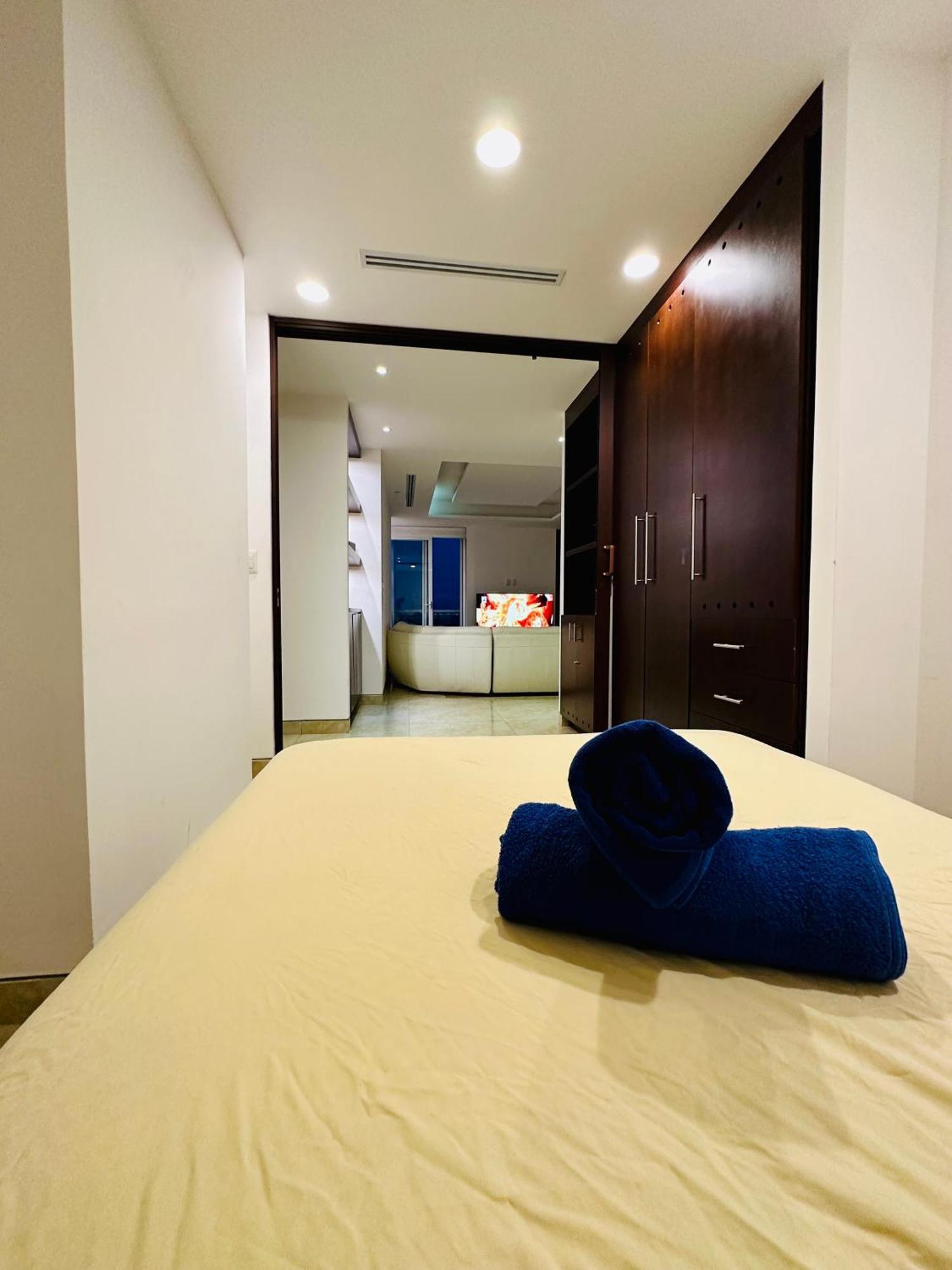 Apartment Luxury Ocean View & Front In The Location Of