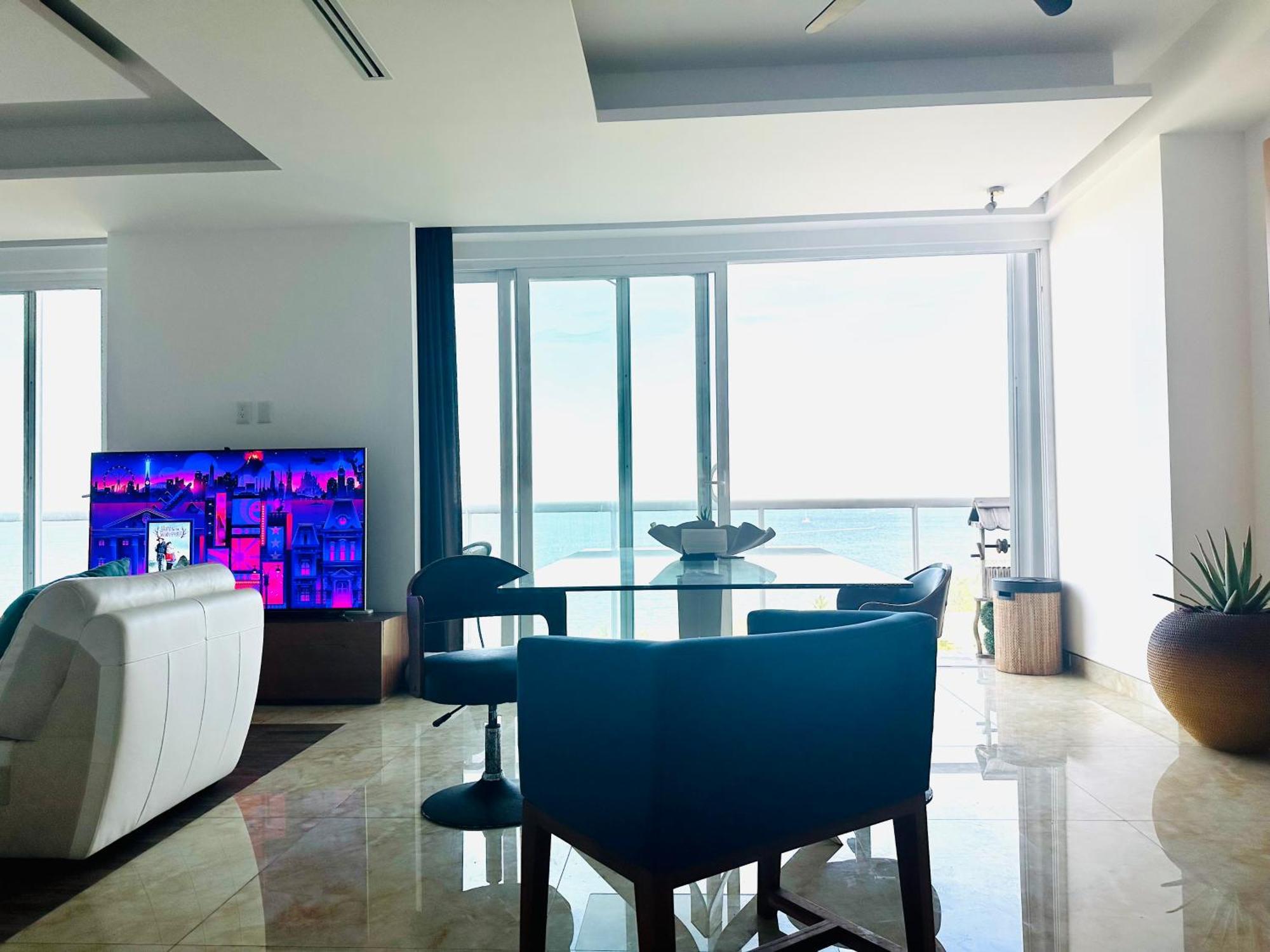 Luxury Ocean View & Front In The Location Of Apartment *