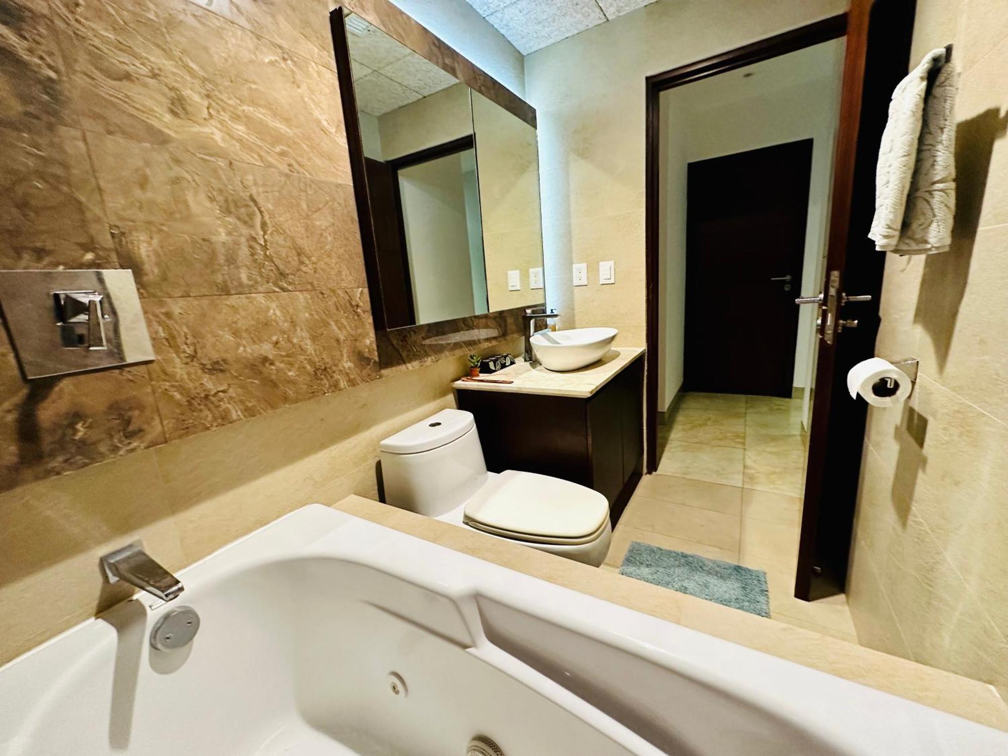 Luxury Ocean View & Front In The Location Of Apartment