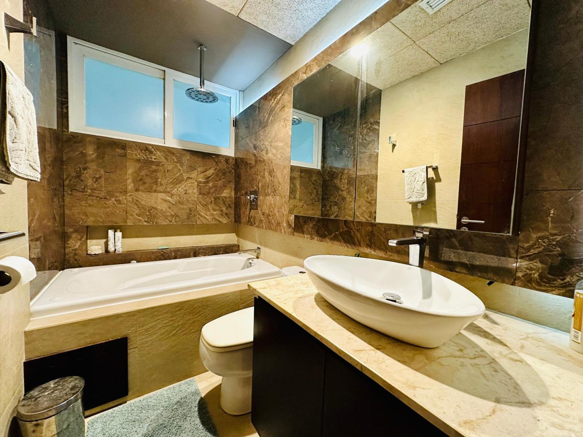 Luxury Ocean View & Front In The Location Of Apartment