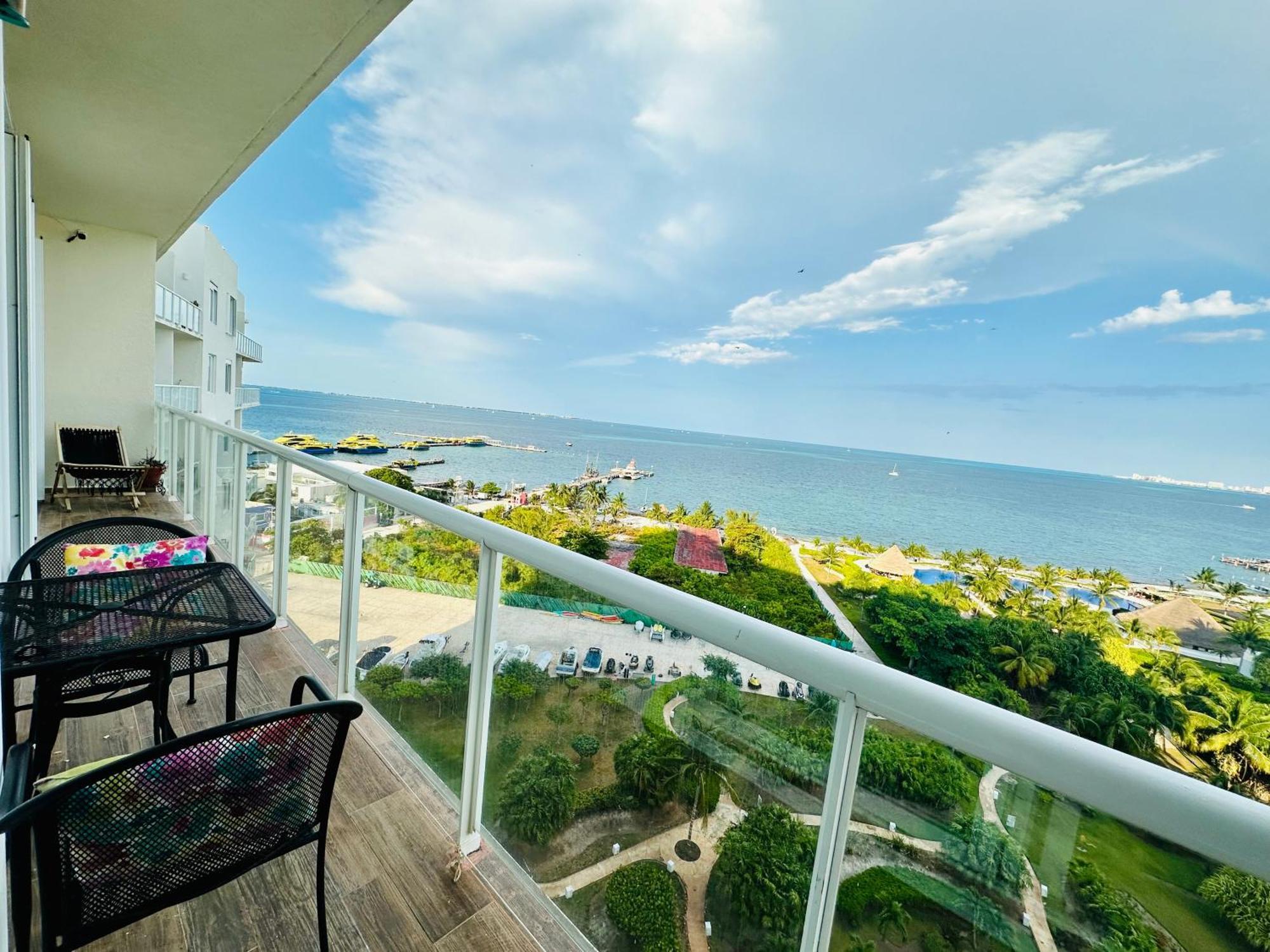 Apartment Luxury Ocean View & Front In The Location Of *