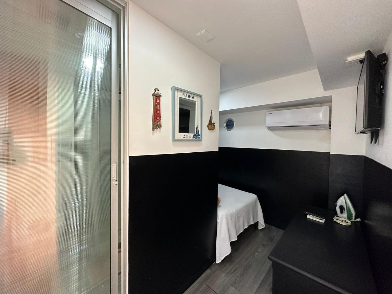 Capsule hotel Caribbean Boutique *