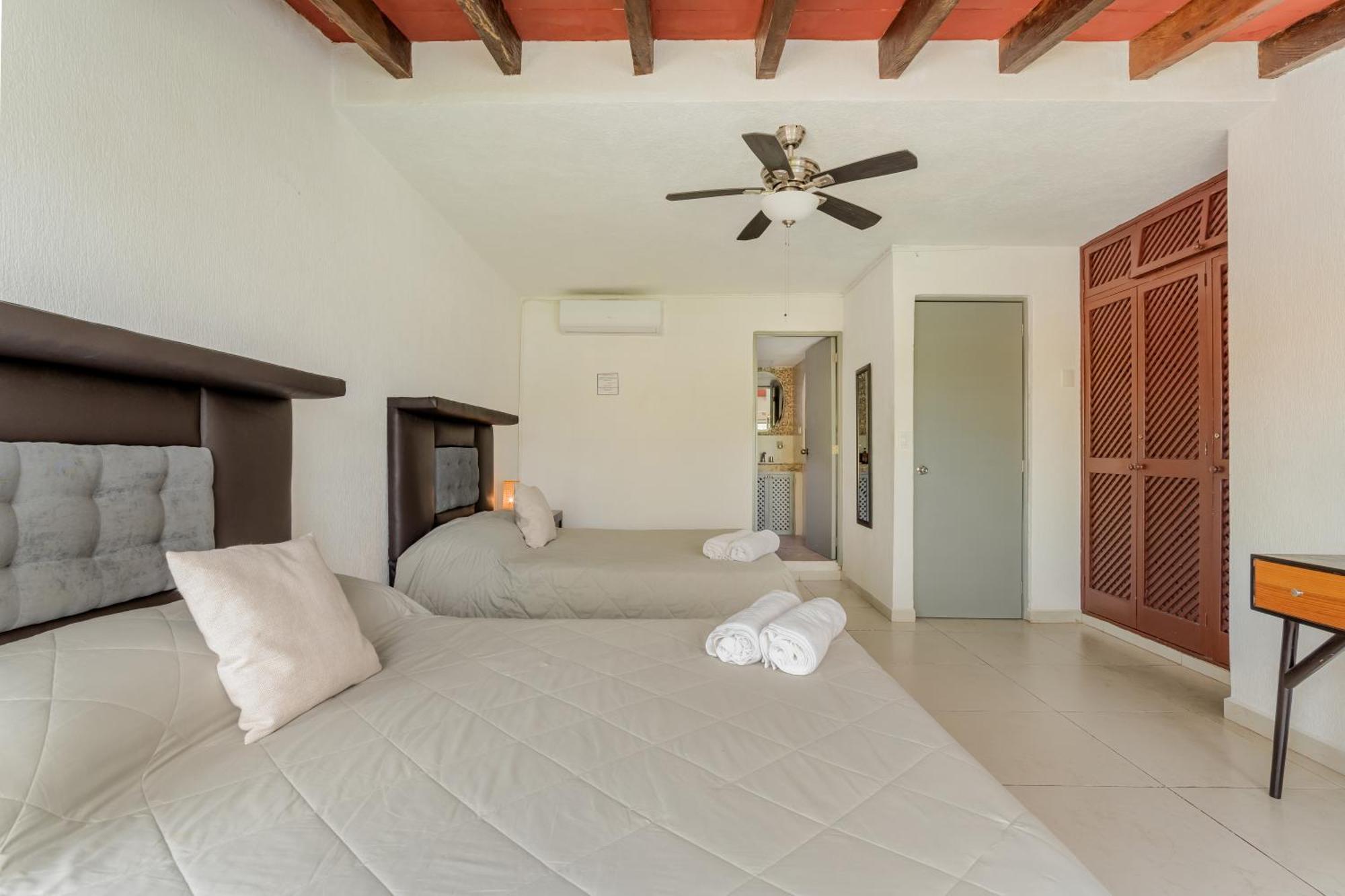 Chic Lagoon Front By Casa Paraiso Apartment