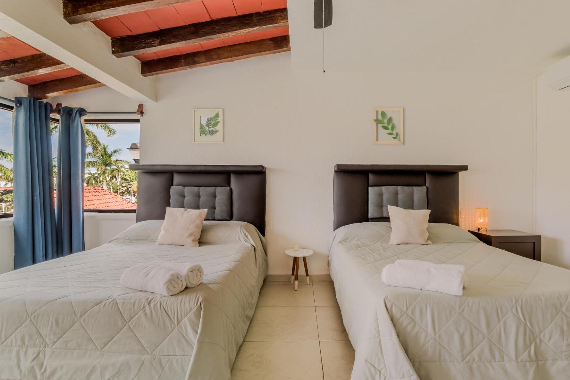 Chic Lagoon Front By Casa Paraiso Apartment *