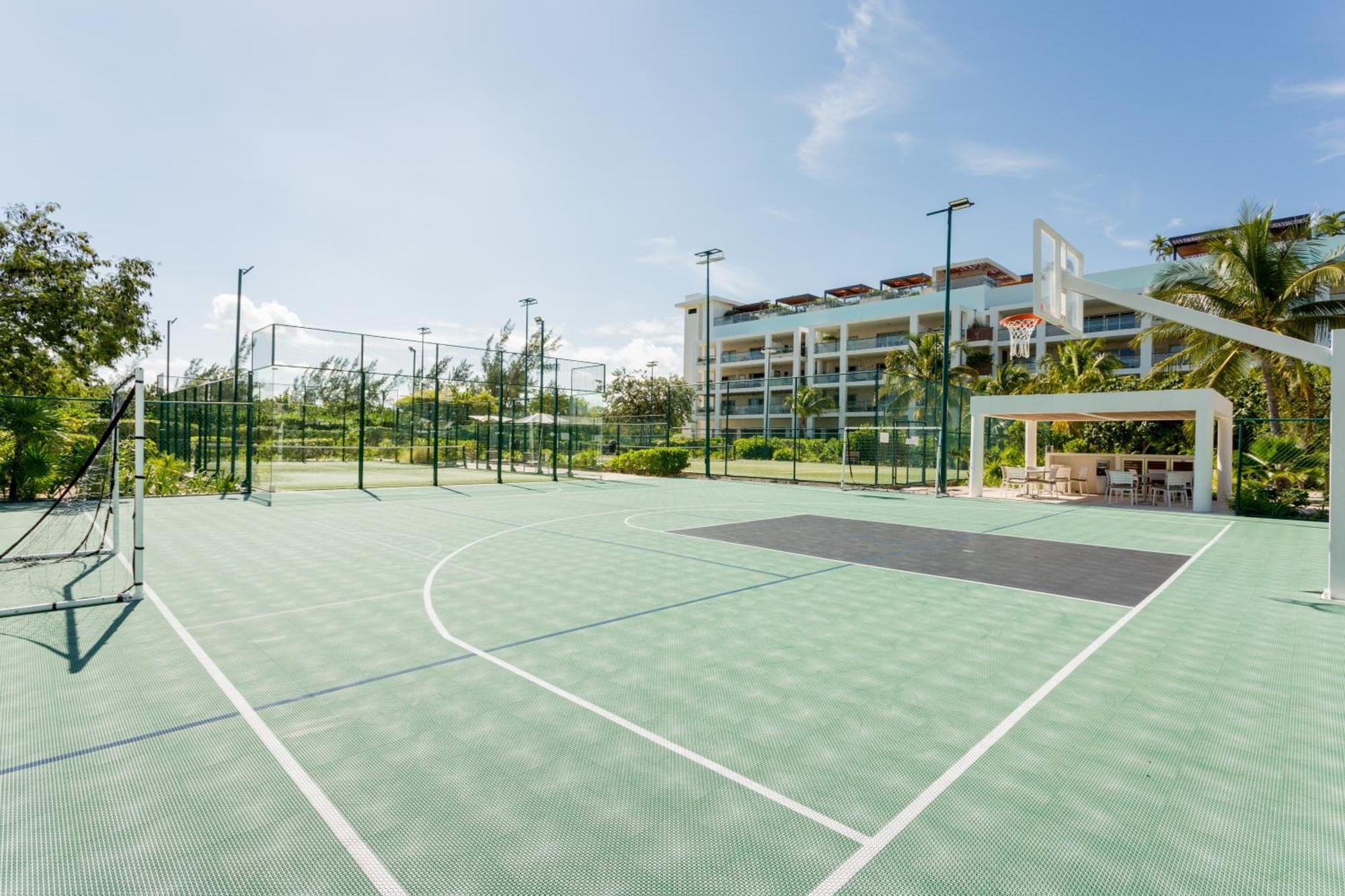 Luxury 2-bedroom With Club Access Apartment *