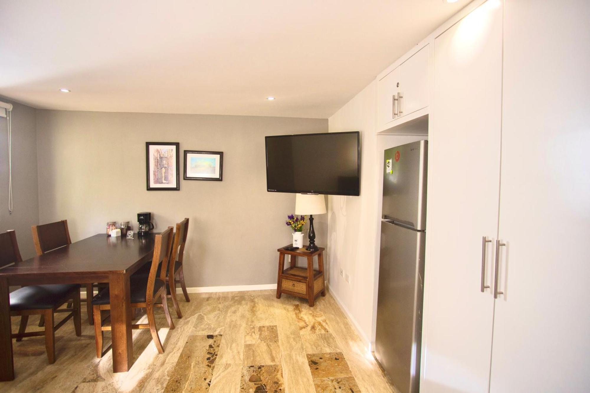 Cozy Loft With Pool, One Block From The Beach! Apartment Cancun