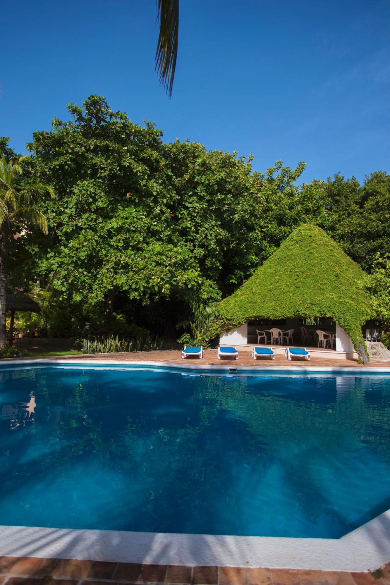 Cozy Loft With Pool, One Block From The Beach! *
