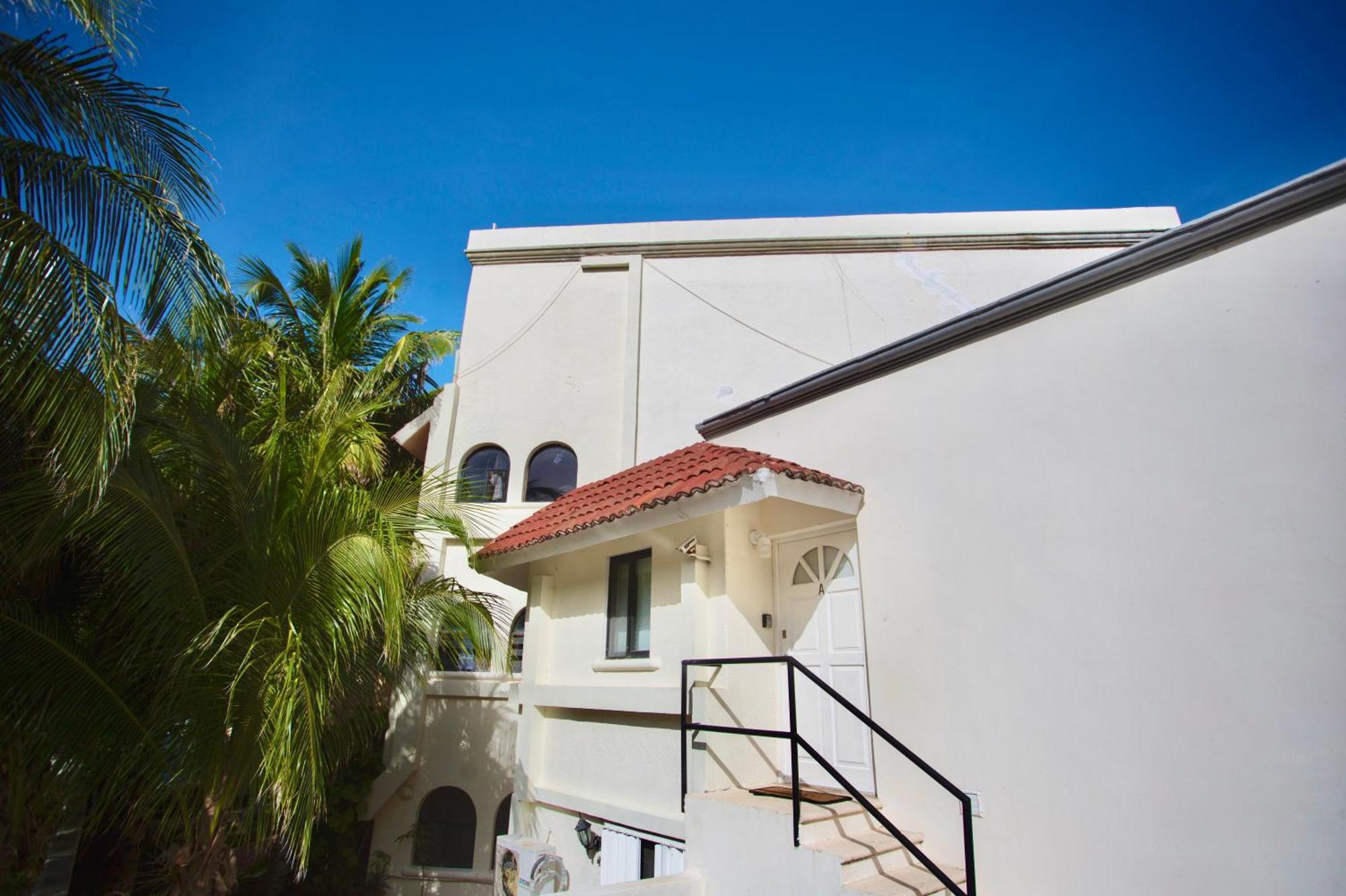 Cozy Loft With Pool, One Block From The Beach! Cancun