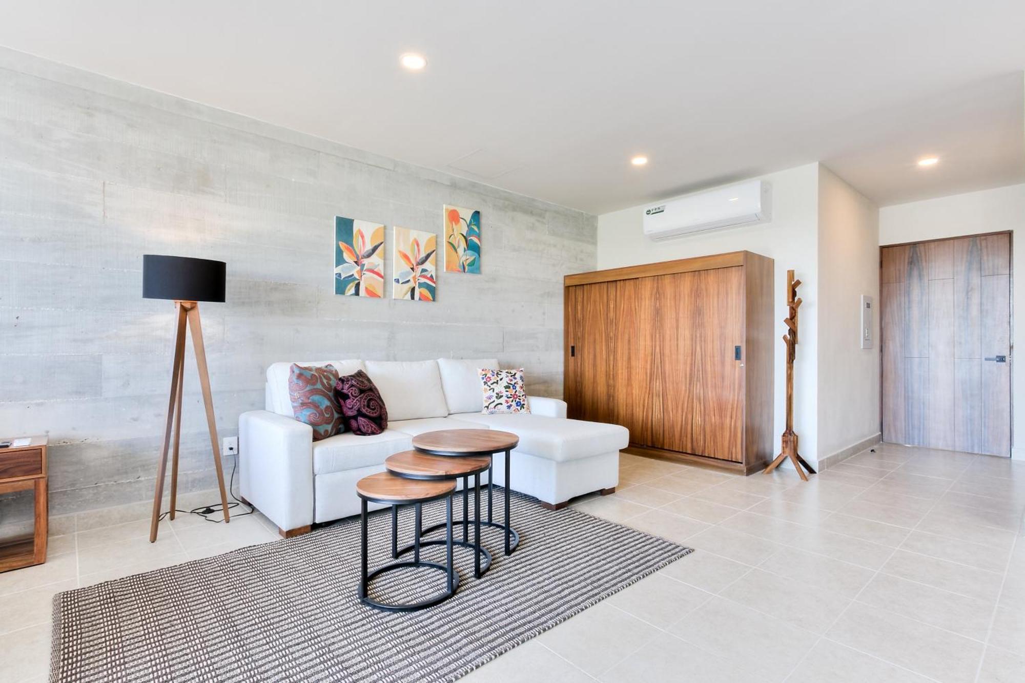 Centrally Located With Pool, Gym, Coworking And Wifi *