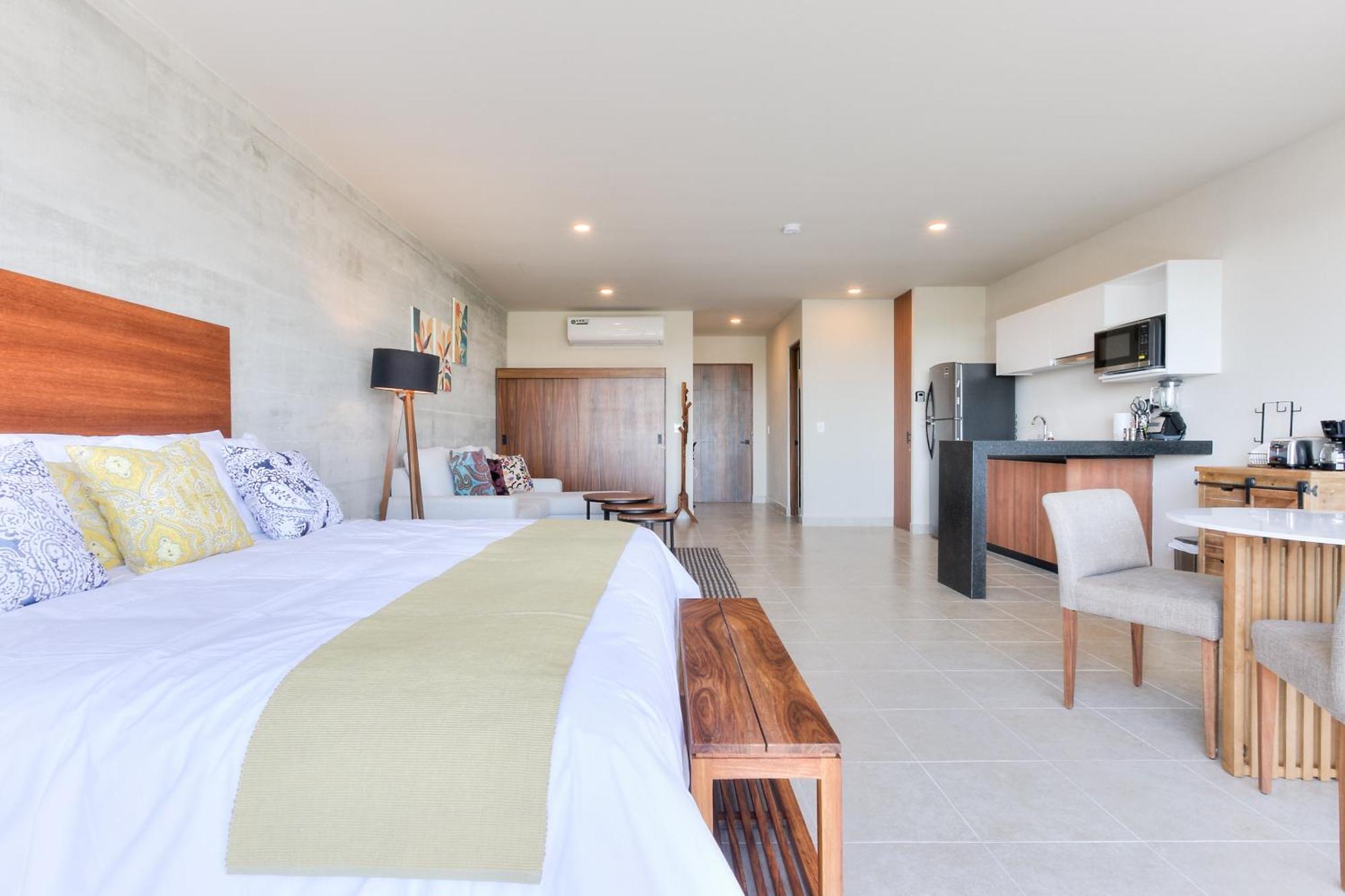 Centrally Located With Pool, Gym, Coworking And Wifi