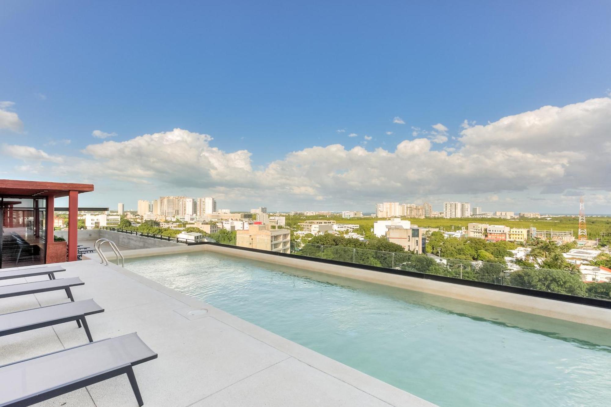 Centrally Located With Pool, Gym, Coworking And Wifi Cancún
