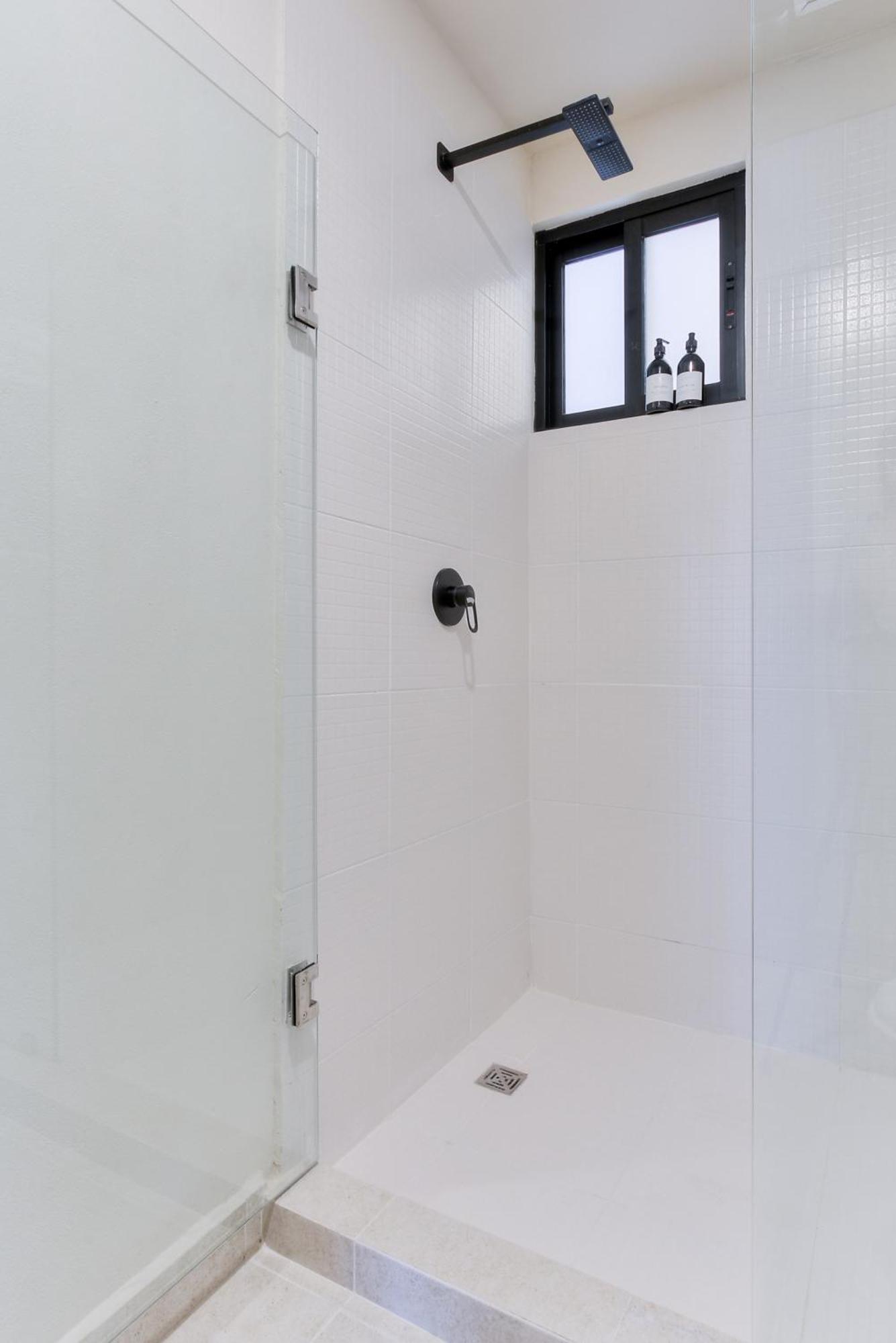Centrally Located With Pool, Gym, Coworking And Wifi Cancún