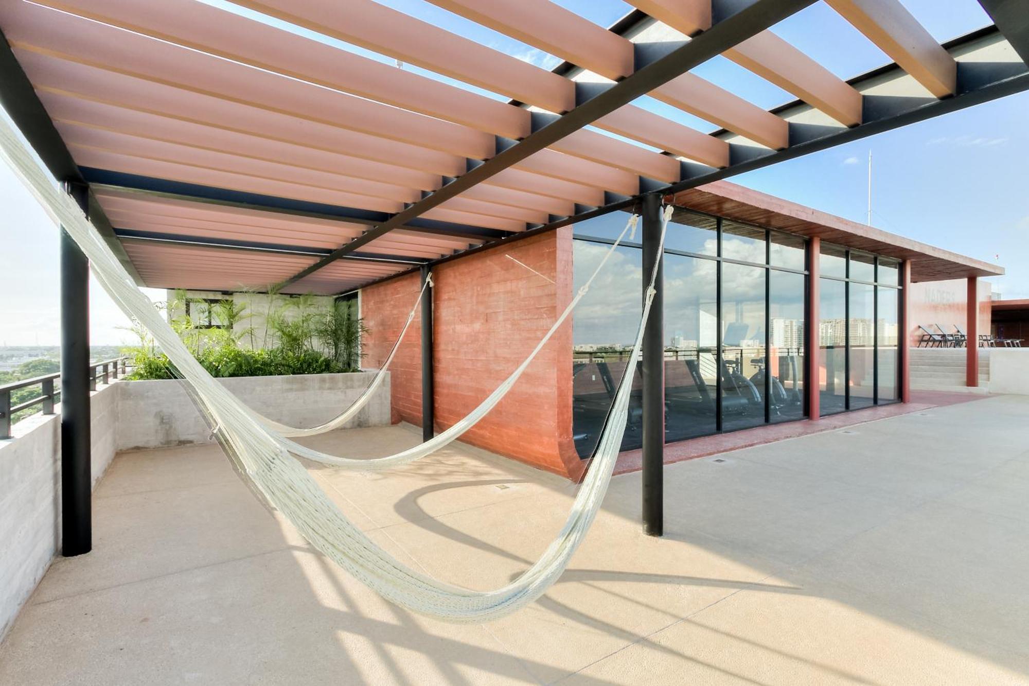 Centrally Located With Pool, Gym, Coworking And Wifi *