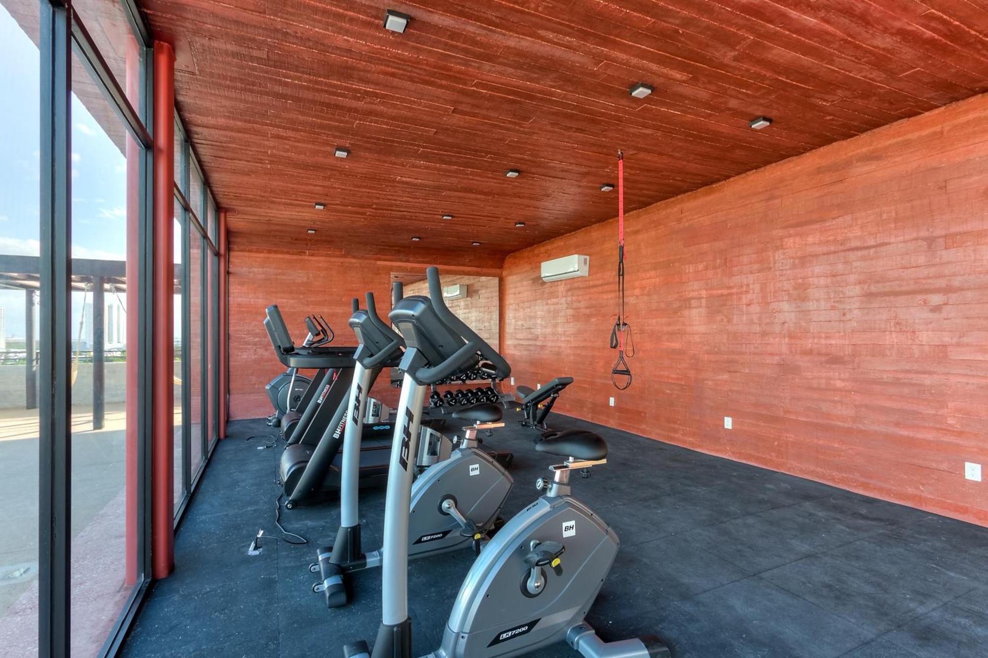 Centrally Located With Pool, Gym, Coworking And Wifi Cancún