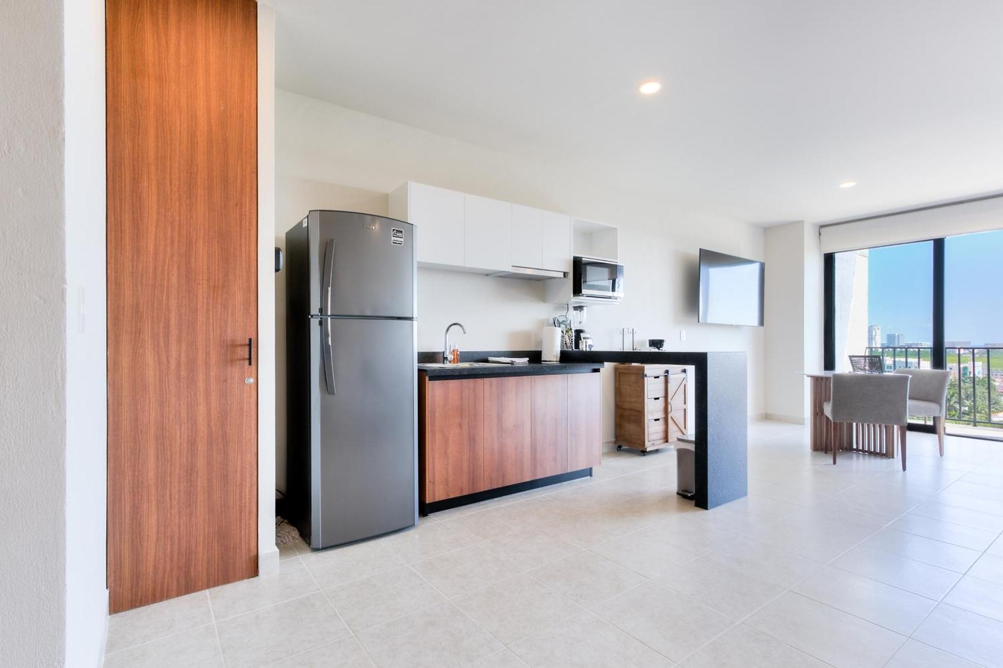 Centrally Located With Pool, Gym, Coworking And Wifi