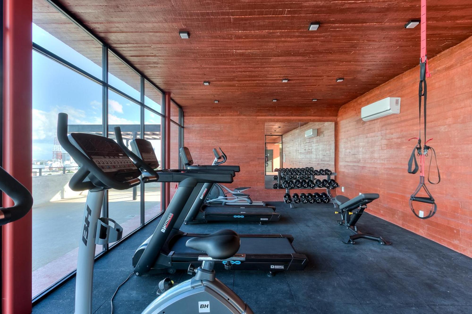 Centrally Located With Pool, Gym, Coworking And Wifi Apartment