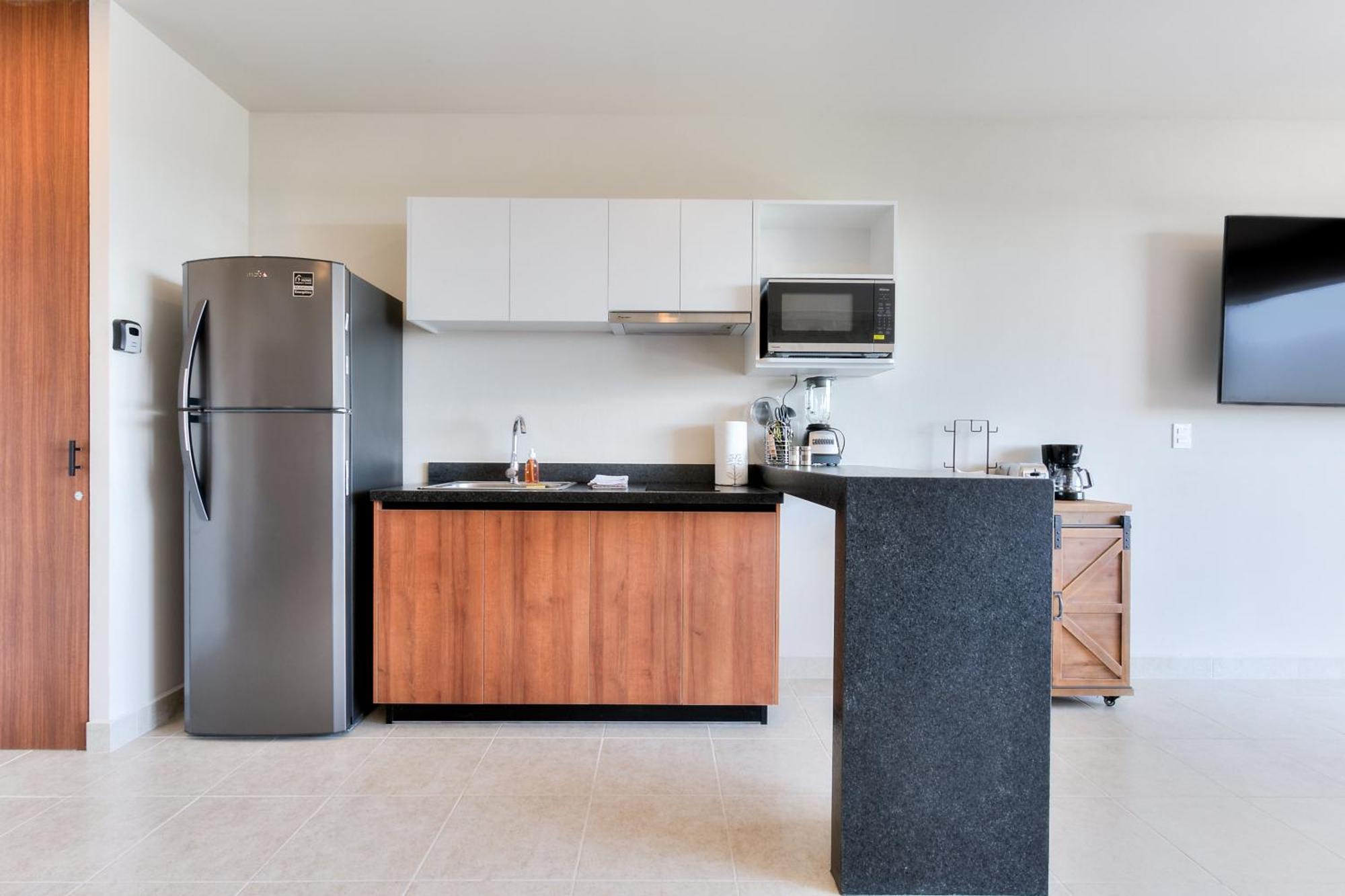Centrally Located With Pool, Gym, Coworking And Wifi Apartment Cancún