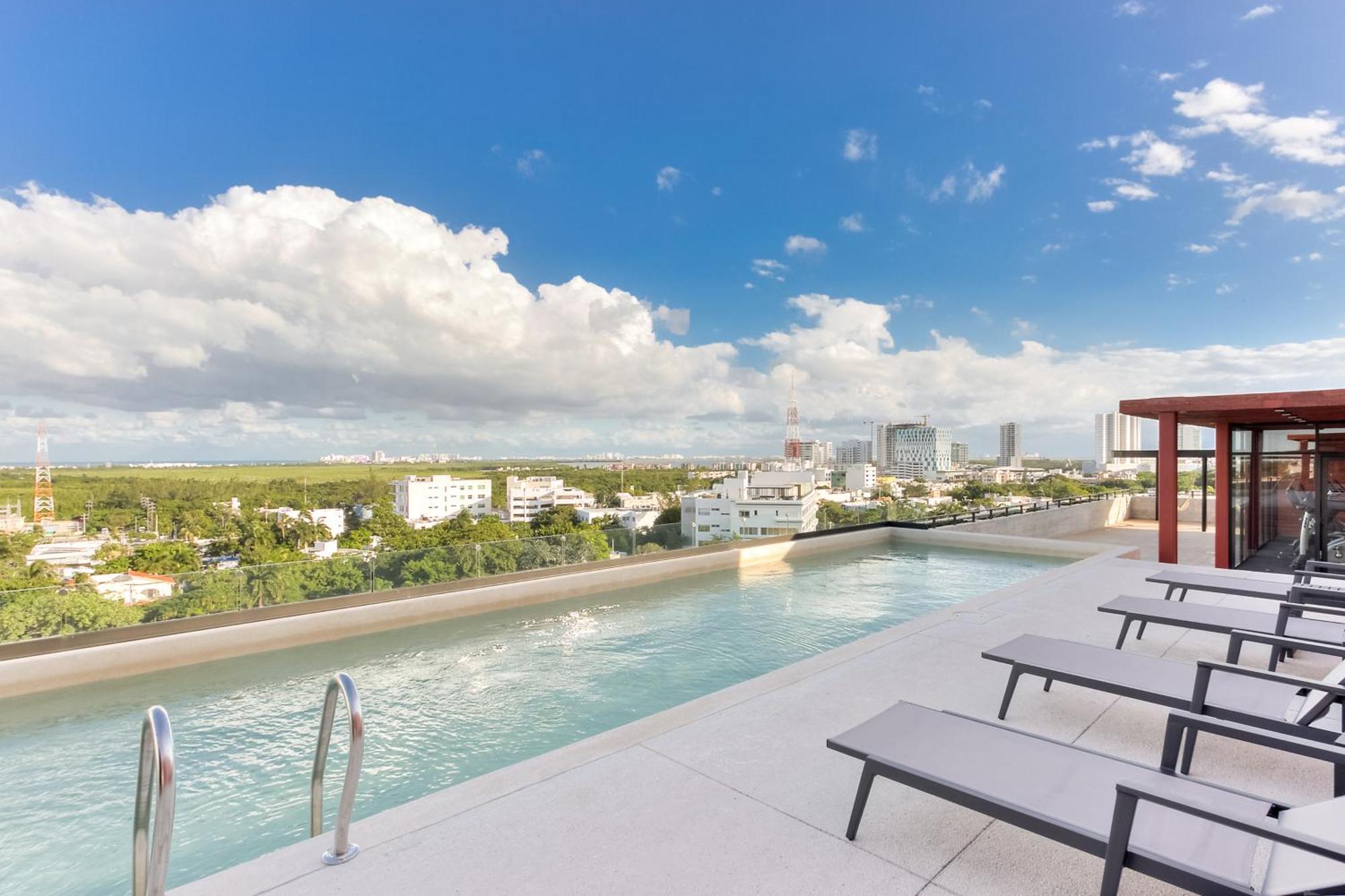 Centrally Located With Pool, Gym, Coworking And Wifi * Cancún