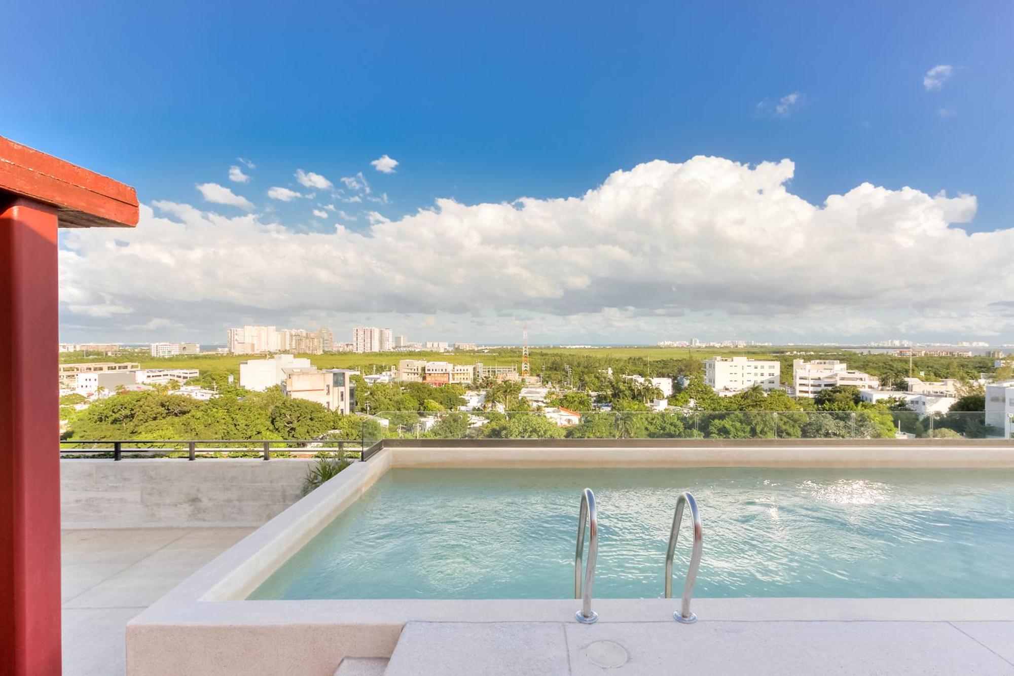 Centrally Located With Pool, Gym, Coworking And Wifi *