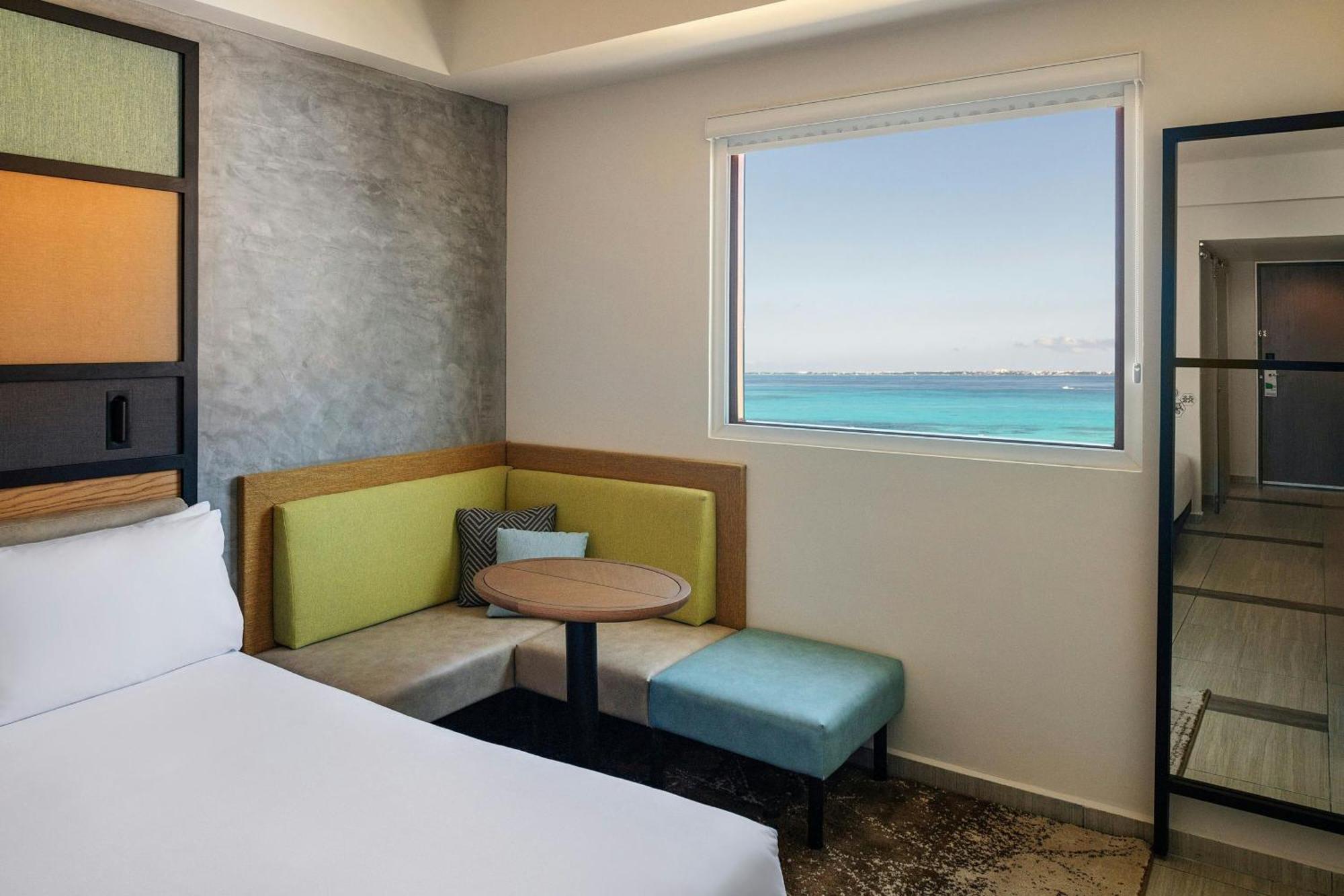 Aloft Hotel 4*