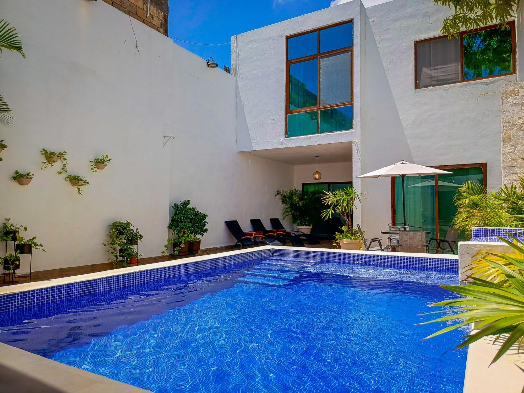 Villa Gran Con Banos En *
