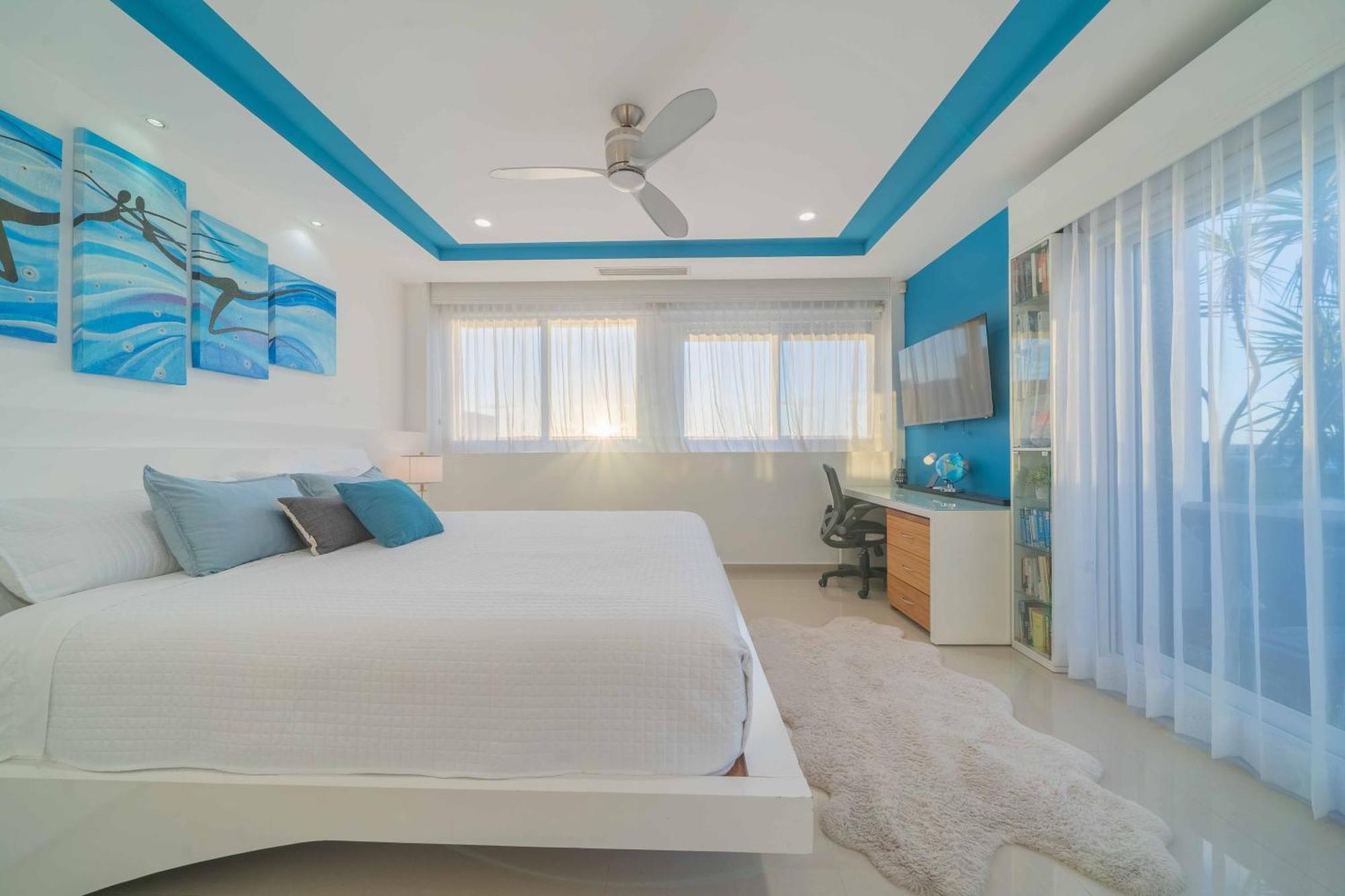 Luxury 4 Bedroom Penthouse With Private Jacuzzi Steps From Zone Apartment *