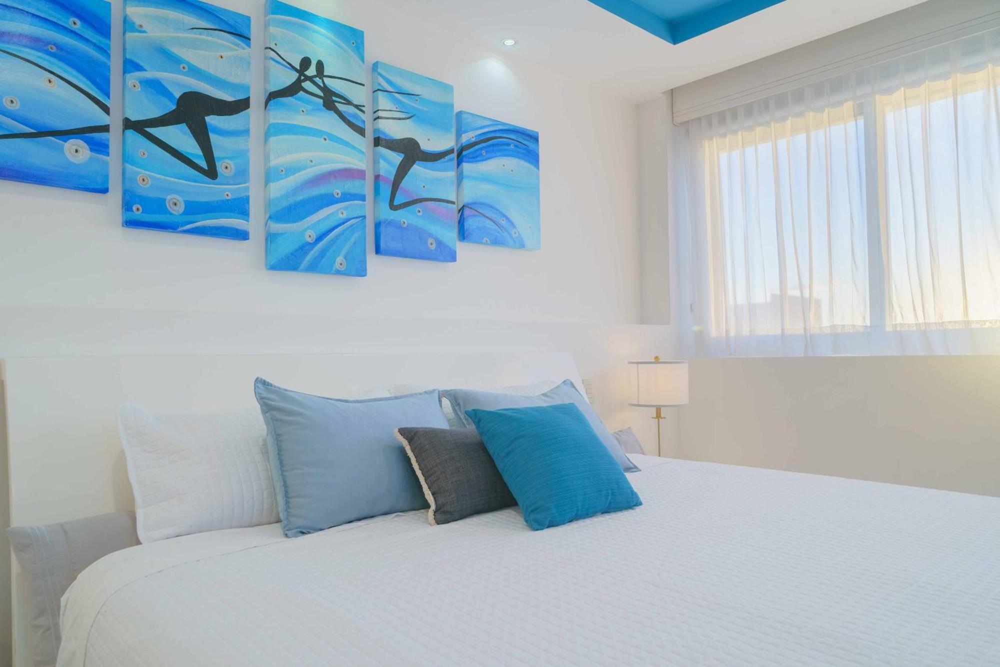 Luxury 4 Bedroom Penthouse With Private Jacuzzi Steps From Zone Cancun