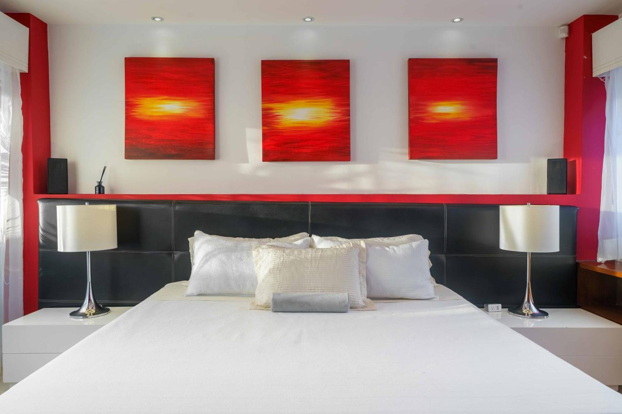 Luxury 4 Bedroom Penthouse With Private Jacuzzi Steps From Zone