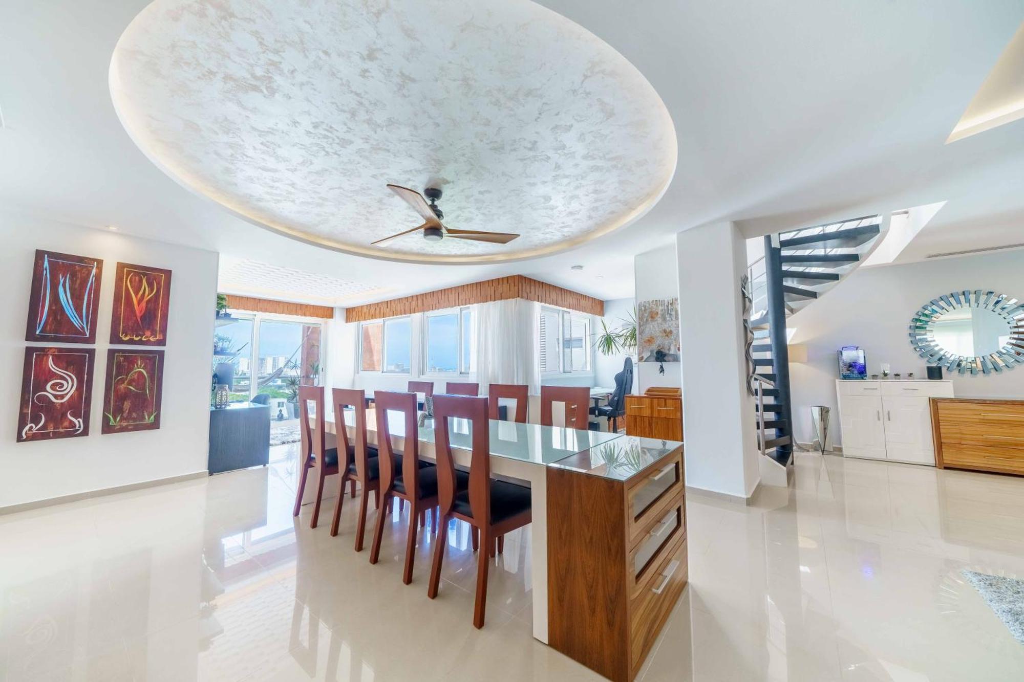 Luxury 4 Bedroom Penthouse With Private Jacuzzi Steps From Zone *