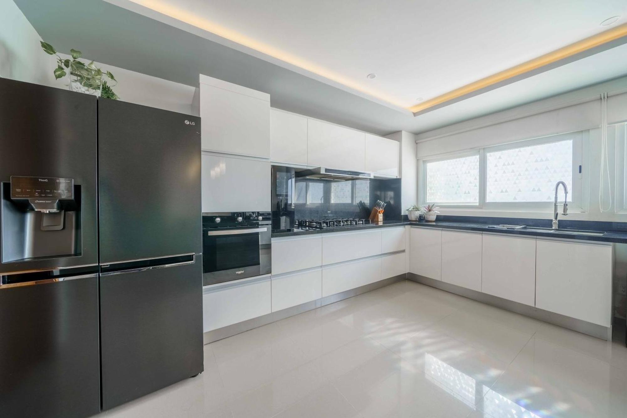 Luxury 4 Bedroom Penthouse With Private Jacuzzi Steps From Zone Cancun