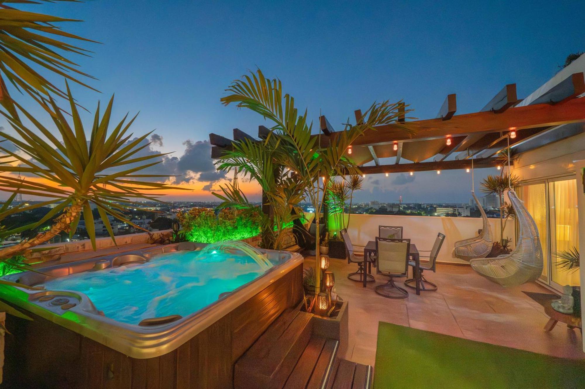 Apartment Luxury 4 Bedroom Penthouse With Private Jacuzzi Steps From Zone *