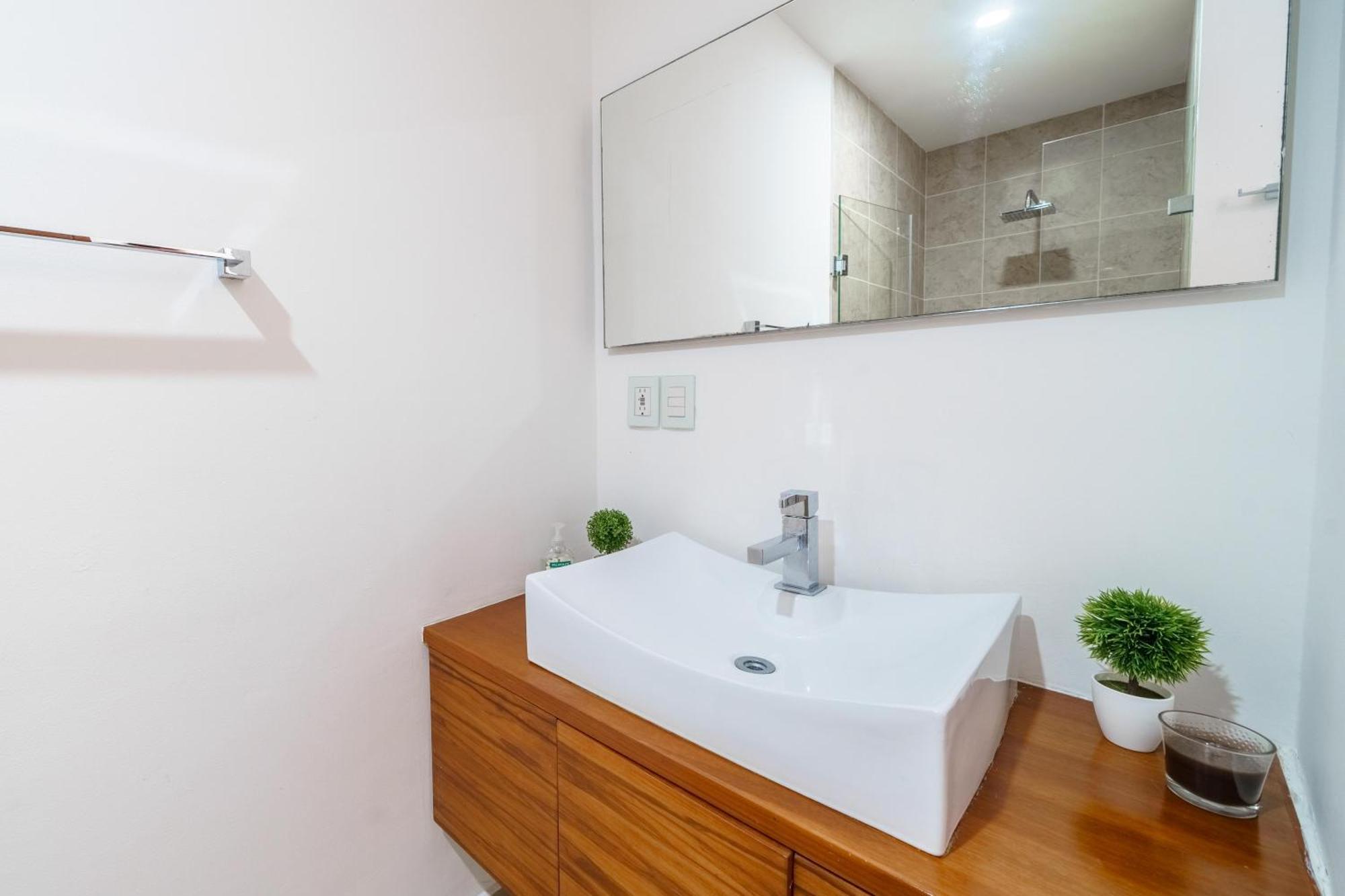 Luxury 4 Bedroom Penthouse With Private Jacuzzi Steps From Zone * Cancun