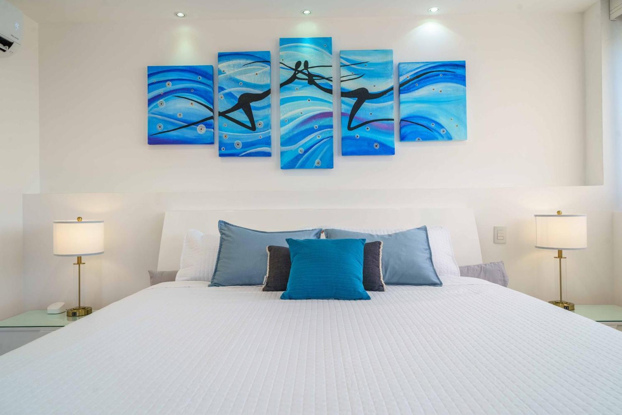 Apartment Luxury 4 Bedroom Penthouse With Private Jacuzzi Steps From Zone *