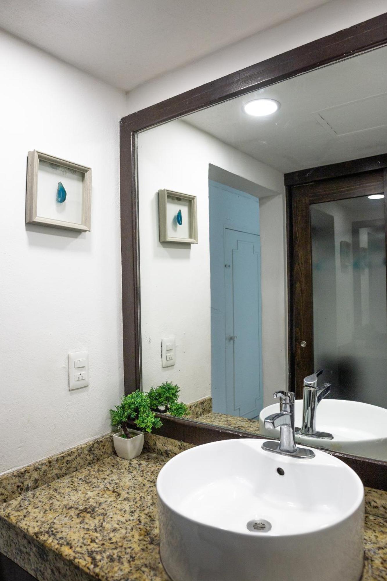 1209 Beautiful On Zone Apartment