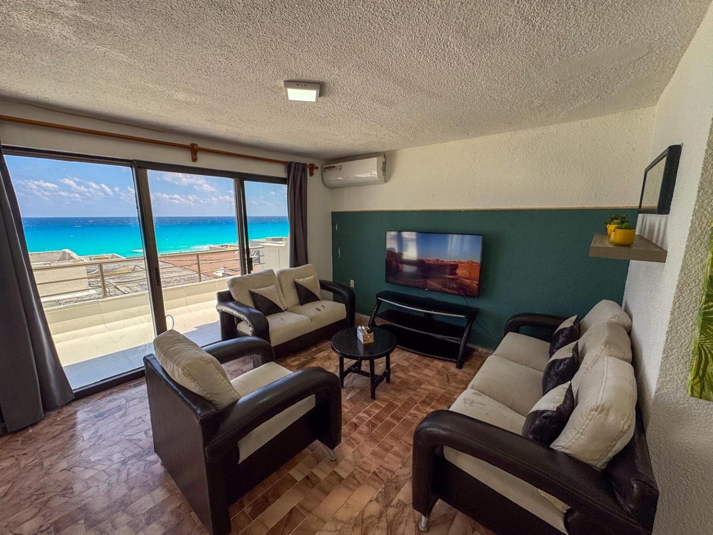 Spacious 2-story, 4 Bedrooms, Ocean View Balcony Apartment