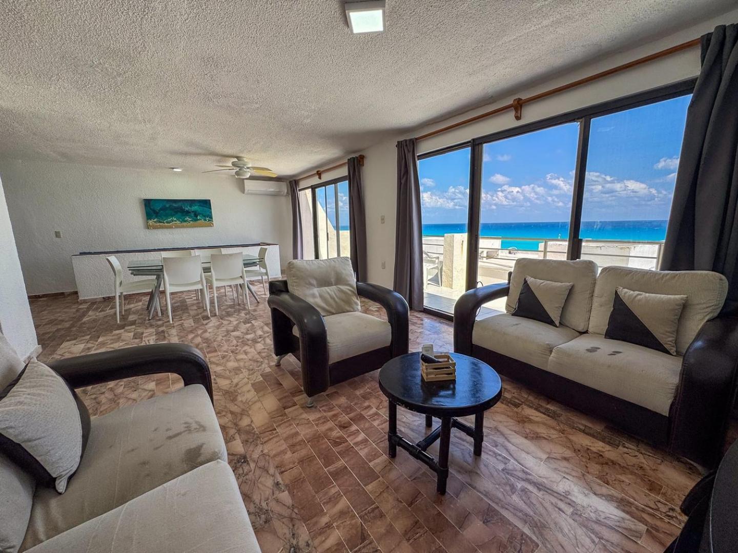 Spacious 2-story, 4 Bedrooms, Ocean View Balcony Apartment