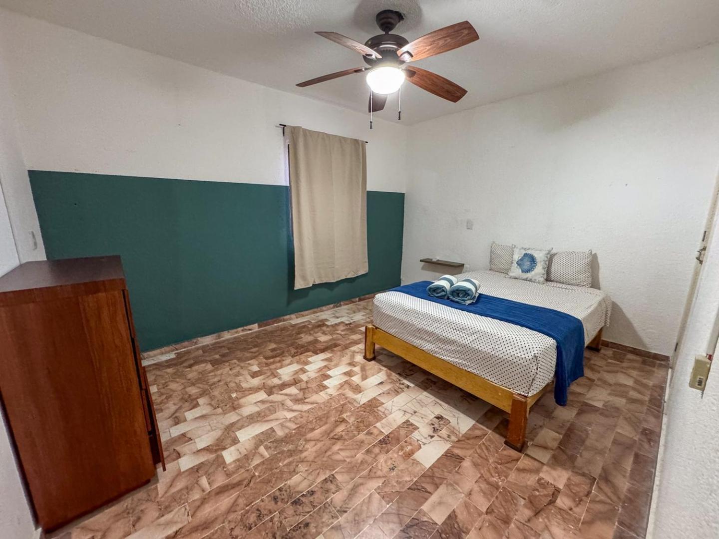 Spacious 2-story, 4 Bedrooms, Ocean View Balcony Apartment *