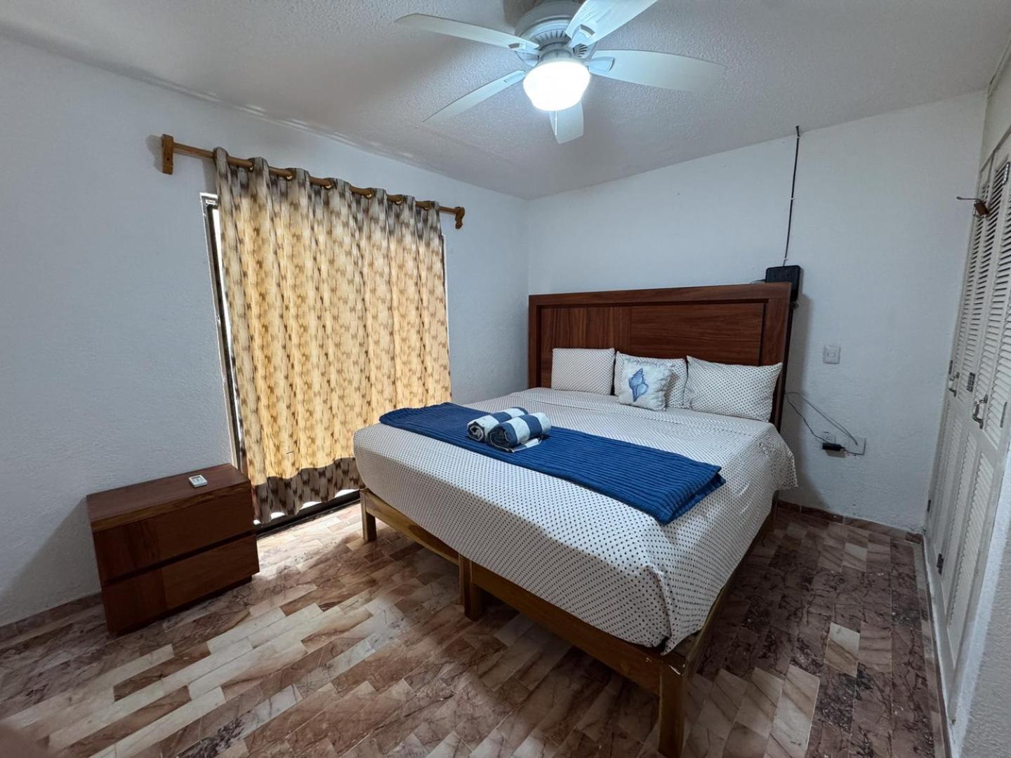 Spacious 2-story, 4 Bedrooms, Ocean View Balcony Apartment *