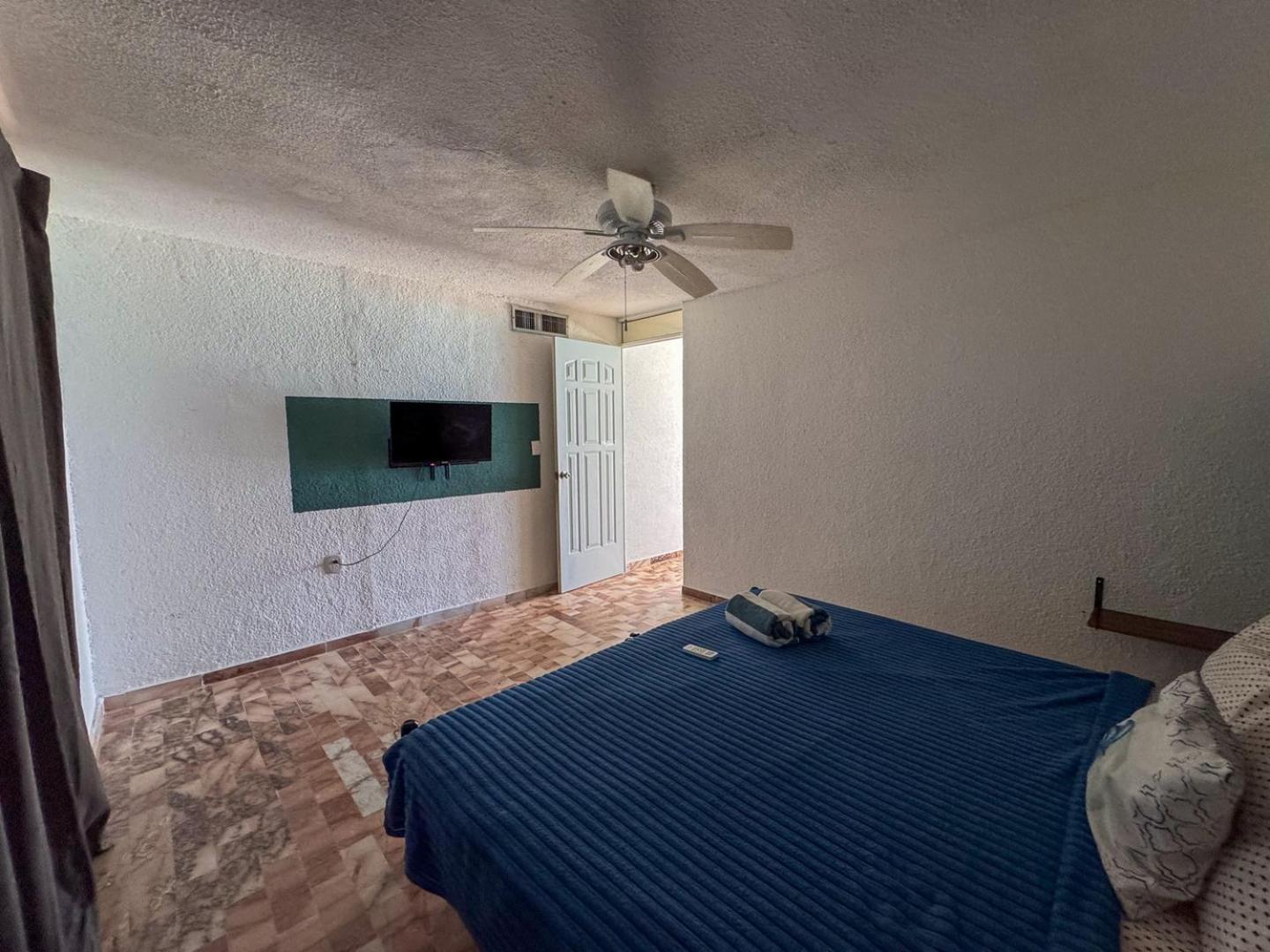 Spacious 2-story, 4 Bedrooms, Ocean View Balcony