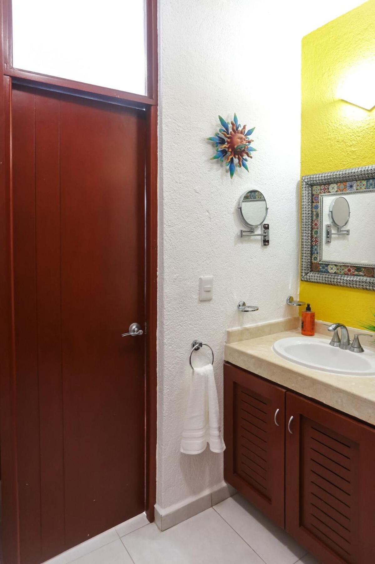 Downtown For 7 Guests, Access To Pool! Holiday home *